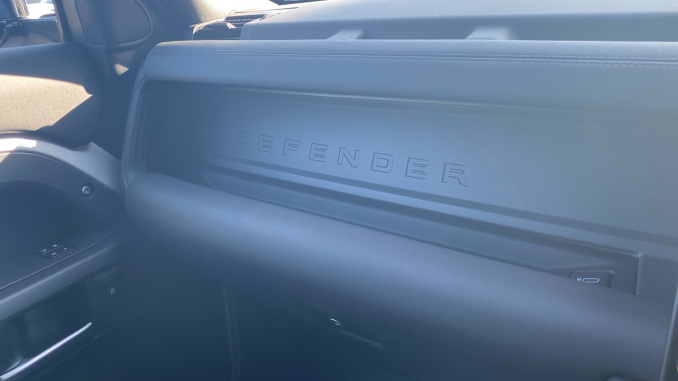Land Rover Defender 3.0 D250 X-Dynamic SE 110 5dr Auto Diesel Estate - Image 20